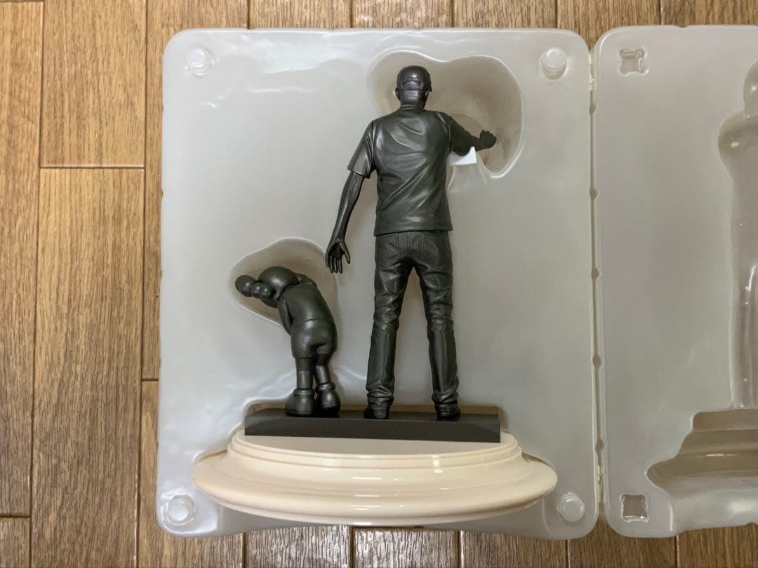 KAWS オリジナルフェイク フィギュア KAWS PARTNERS