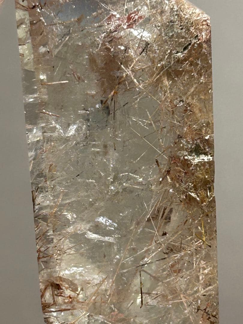 レインボー入り ゴールドルチルインクォーツ ポイント