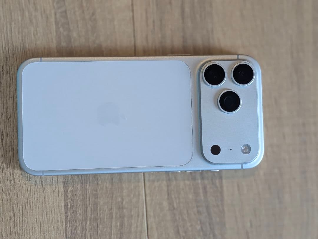 iPhone17proMax 1TBアメリカ版シャッター音無し純正ケースと紐付き