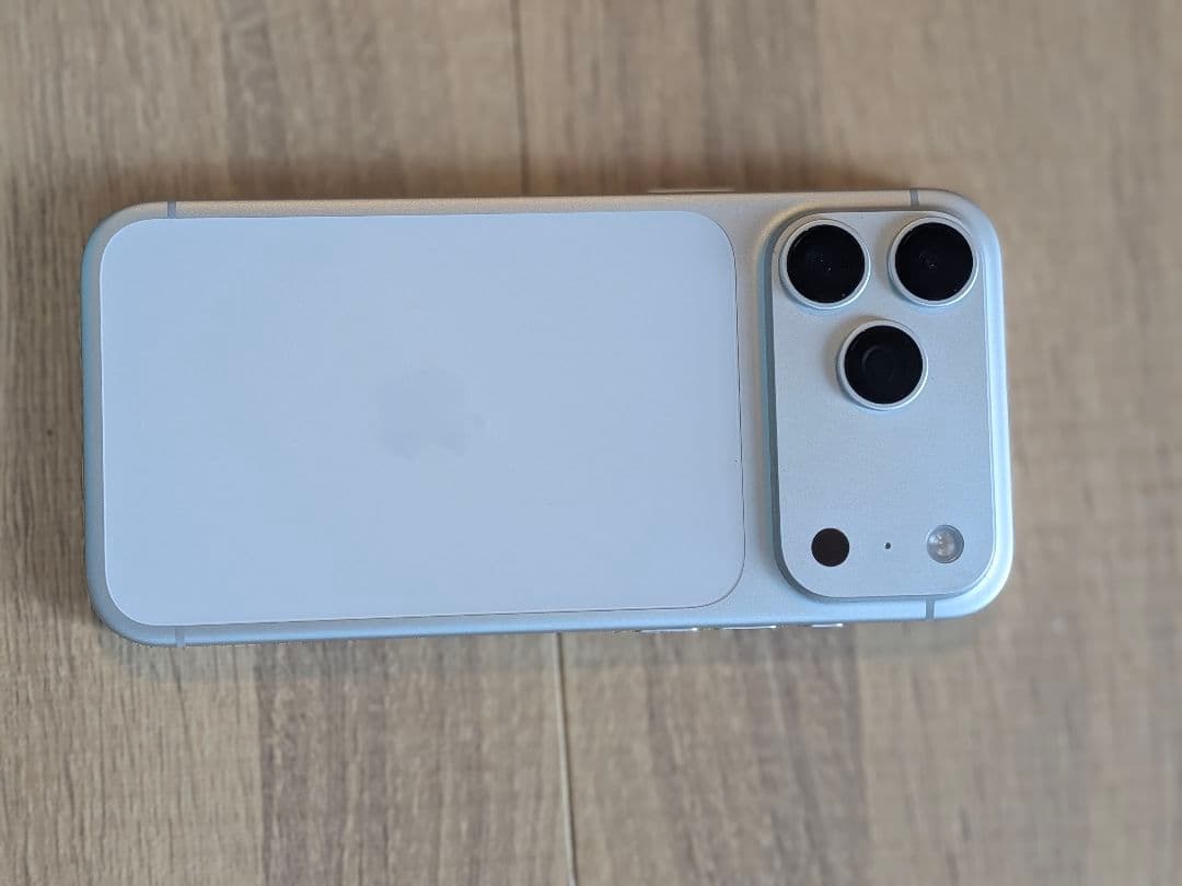 iPhone17proMax 1TBアメリカ版シャッター音無し純正ケースと紐付き