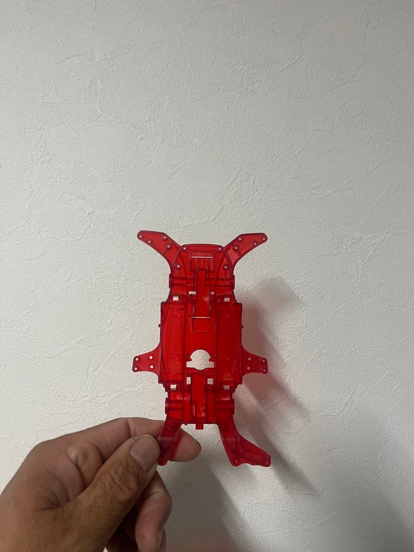 公式大会景品非売品のMAシャーシクリアレッド　入賞景品ブルーMAシャーシ