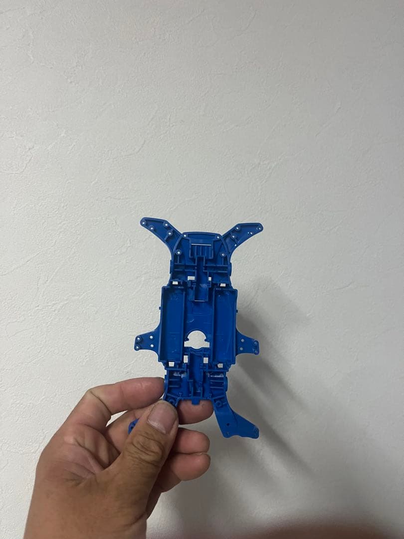 公式大会景品非売品のMAシャーシクリアレッド　入賞景品ブルーMAシャーシ