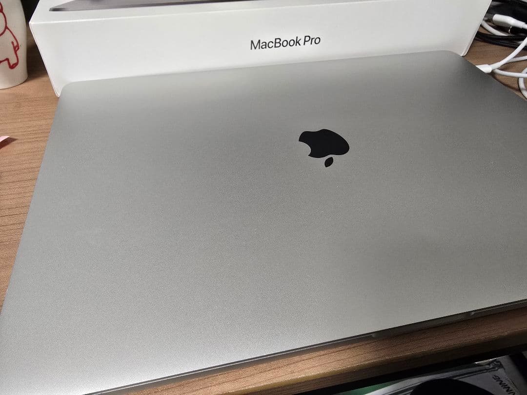 MacBook Pro 16-inch, 2019 i9 本体