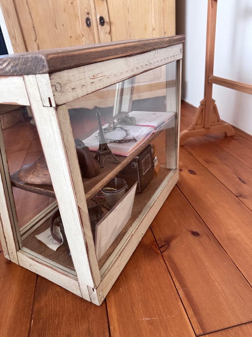 イギリスアンティーク　ガラスのショーケース　シャビーシック家具　カントリー家具