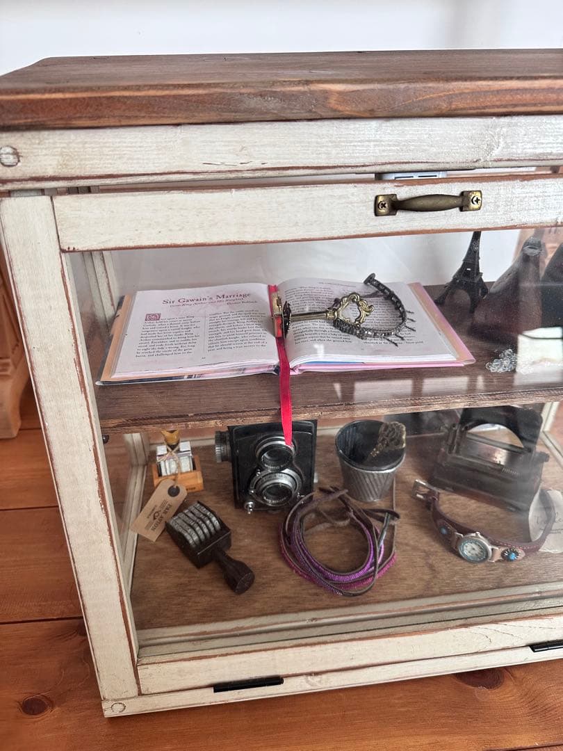 イギリスアンティーク　ガラスのショーケース　シャビーシック家具　カントリー家具