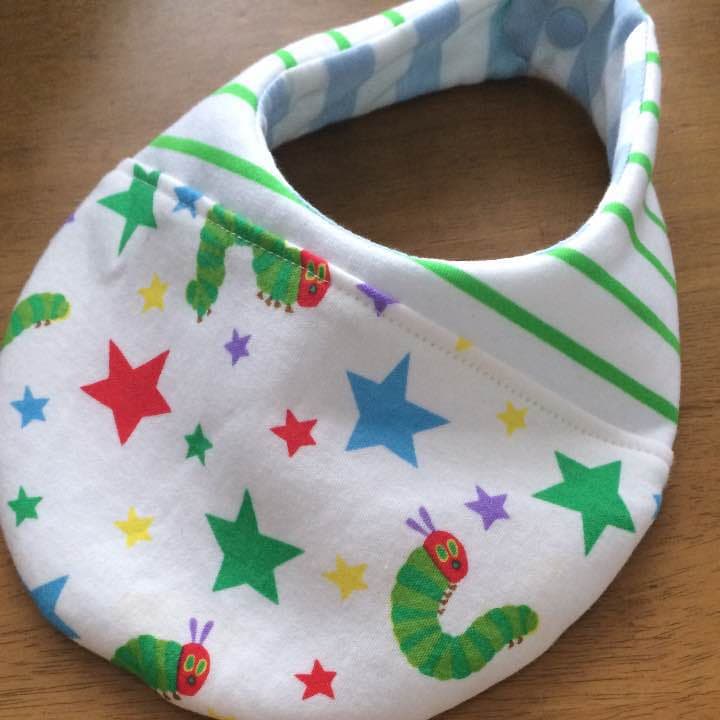 ☆110☆ ハンドメイド スタイ 腹ぺこあおむし