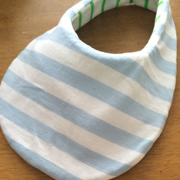 ☆110☆ ハンドメイド スタイ 腹ぺこあおむし