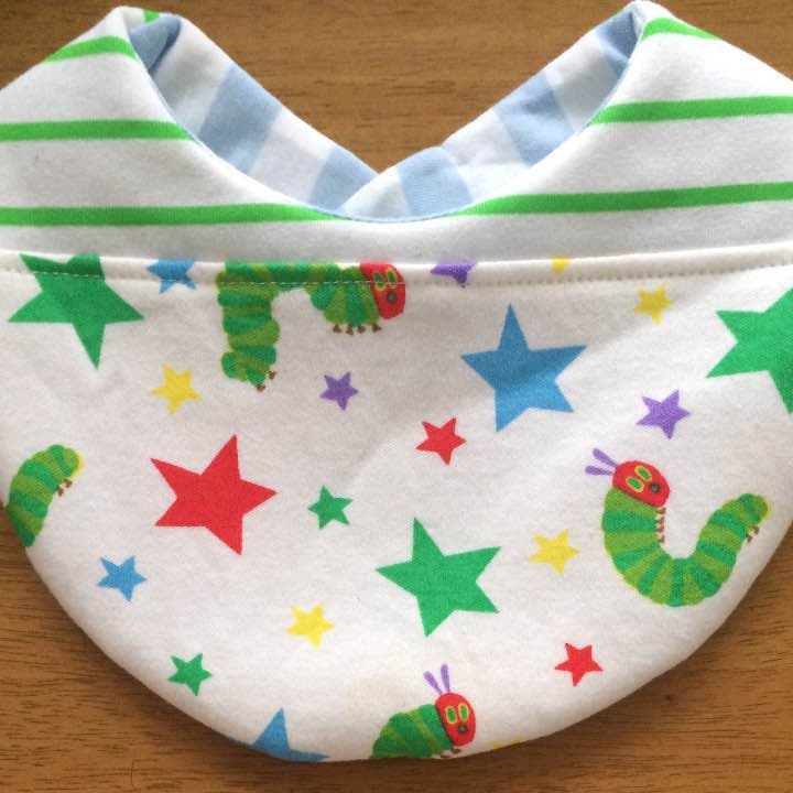 ☆110☆ ハンドメイド スタイ 腹ぺこあおむし