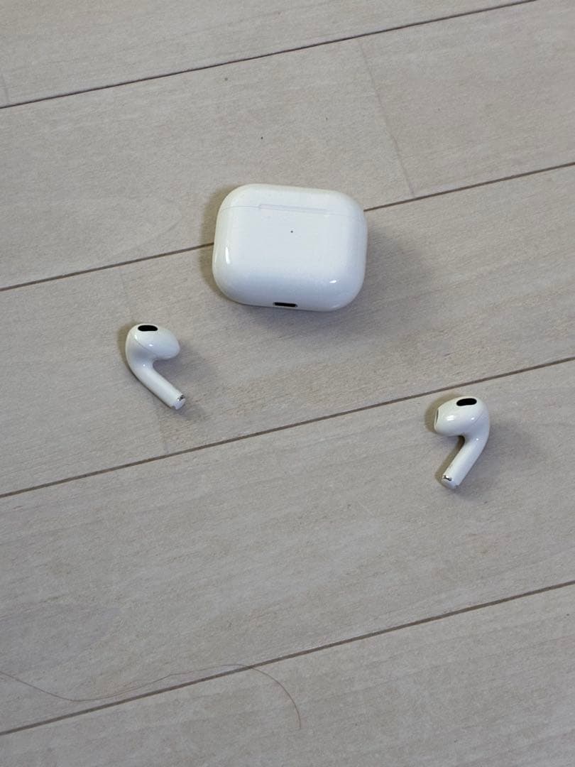 Apple AirPods 3 本体と充電 ケース