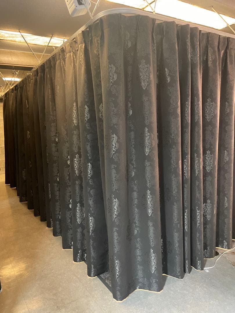 重厚感のあるカーテン