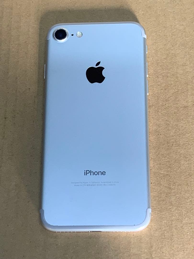 Apple iPhone 7 シルバー 本体 バッテリー新品100%