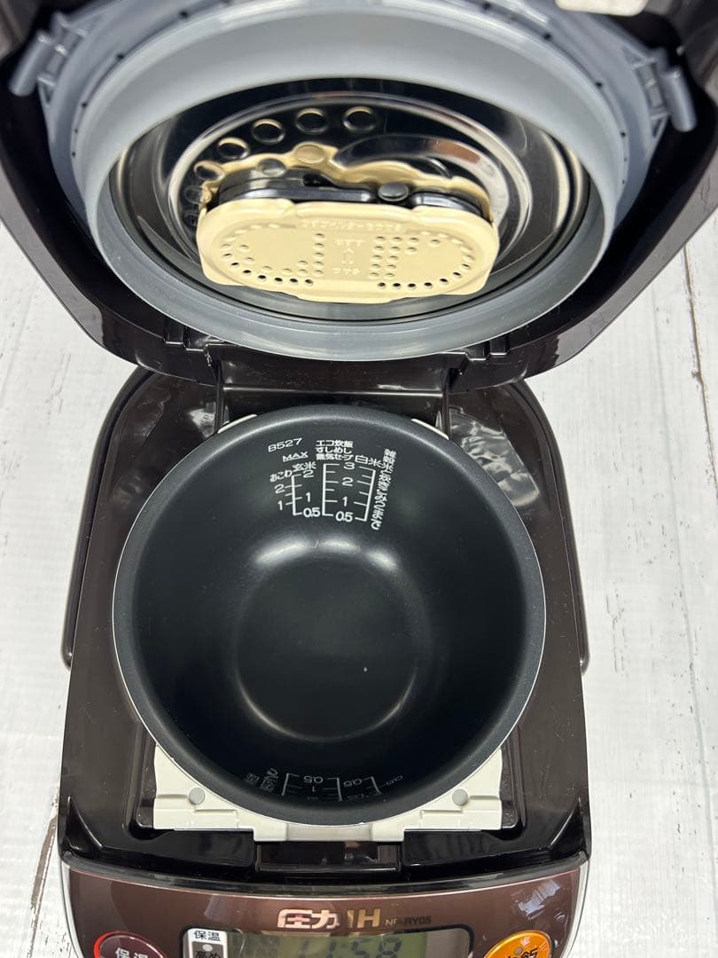 ZOJIRUSHI【炊飯器 2019年製 3合炊きプラチナ厚釜】ブラウン