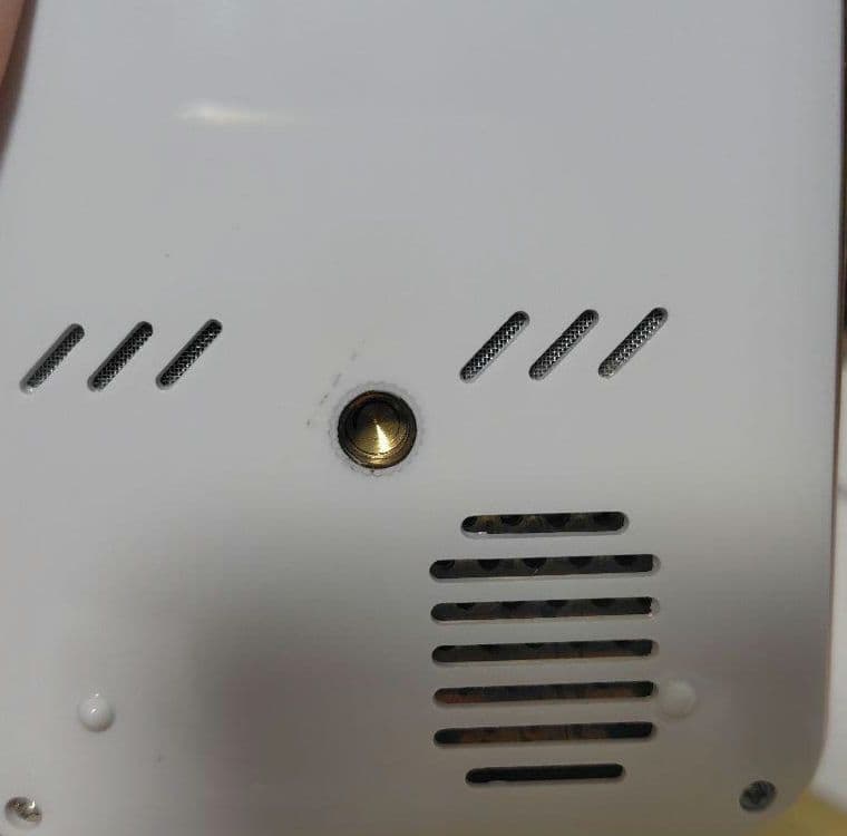 ホワイト プロジェクター本体 リモコン　三脚付き　コードレス