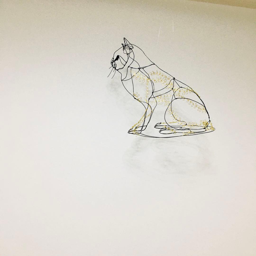 ワイヤーアート ワイヤーオブジェ　真鍮葉っぱのねこ