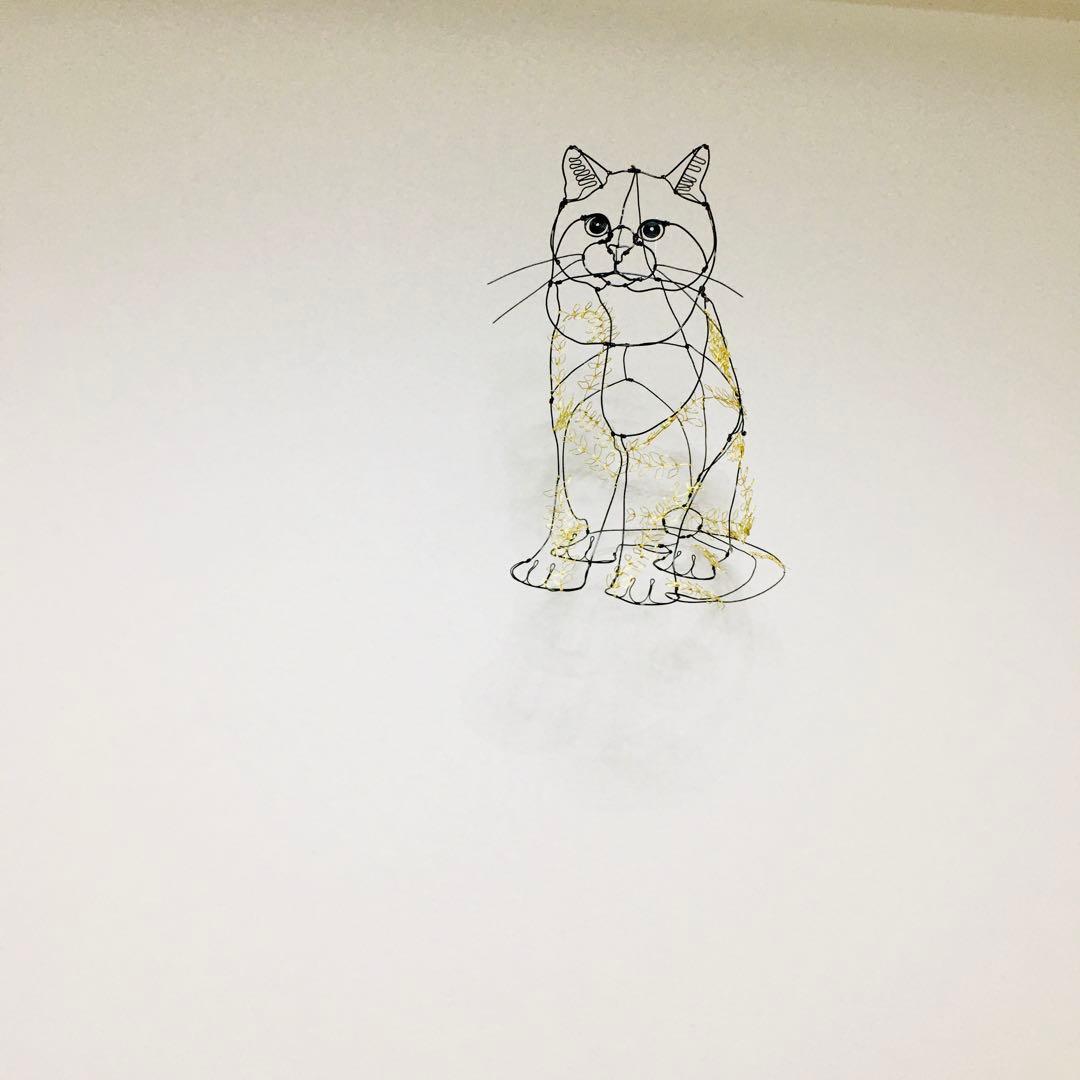 ワイヤーアート ワイヤーオブジェ　真鍮葉っぱのねこ
