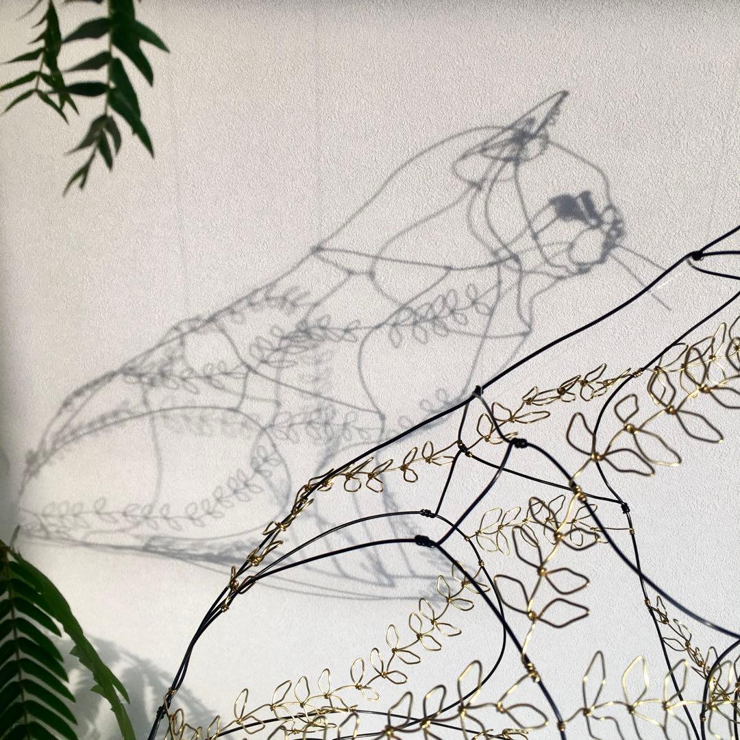 ワイヤーアート ワイヤーオブジェ　真鍮葉っぱのねこ