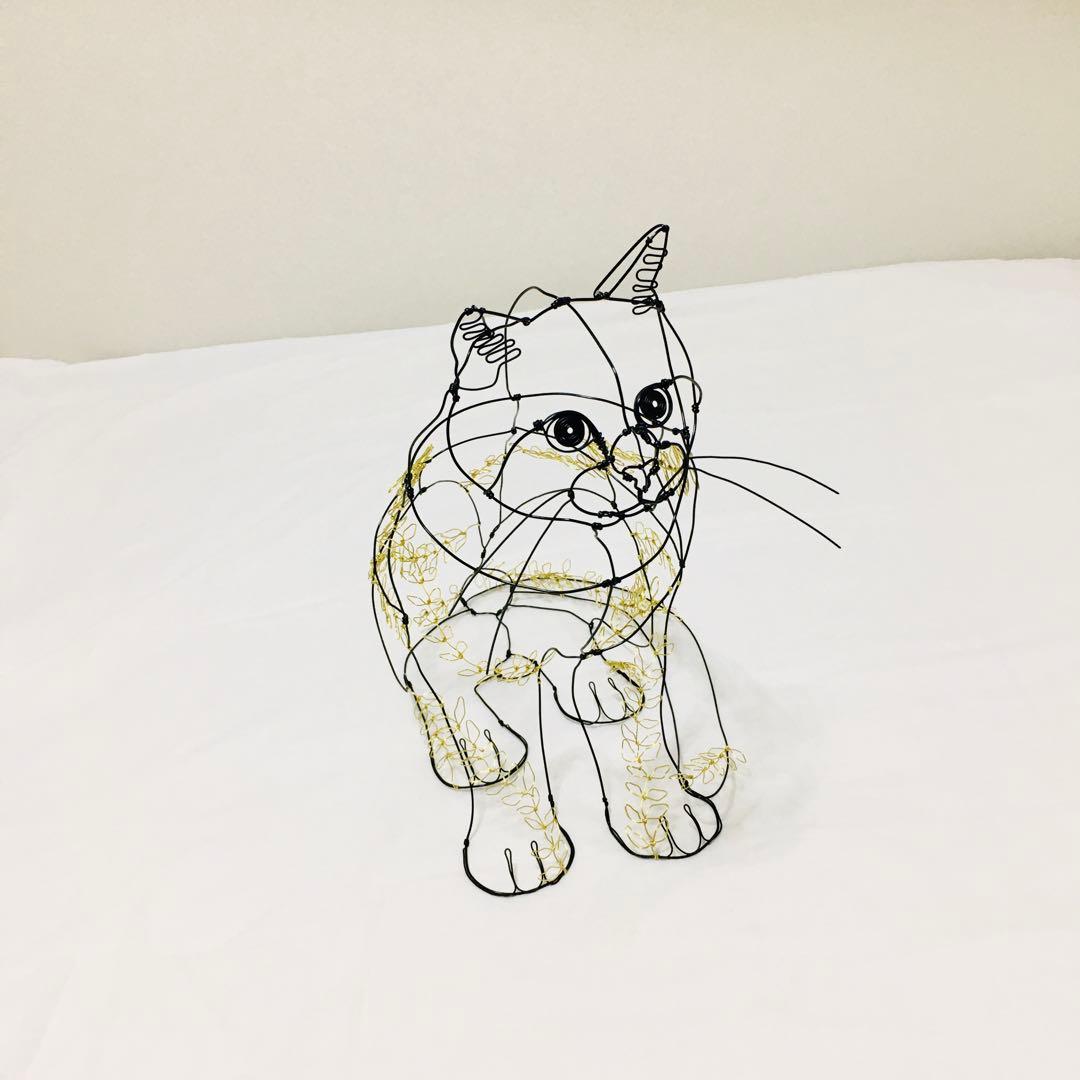 ワイヤーアート ワイヤーオブジェ　真鍮葉っぱのねこ