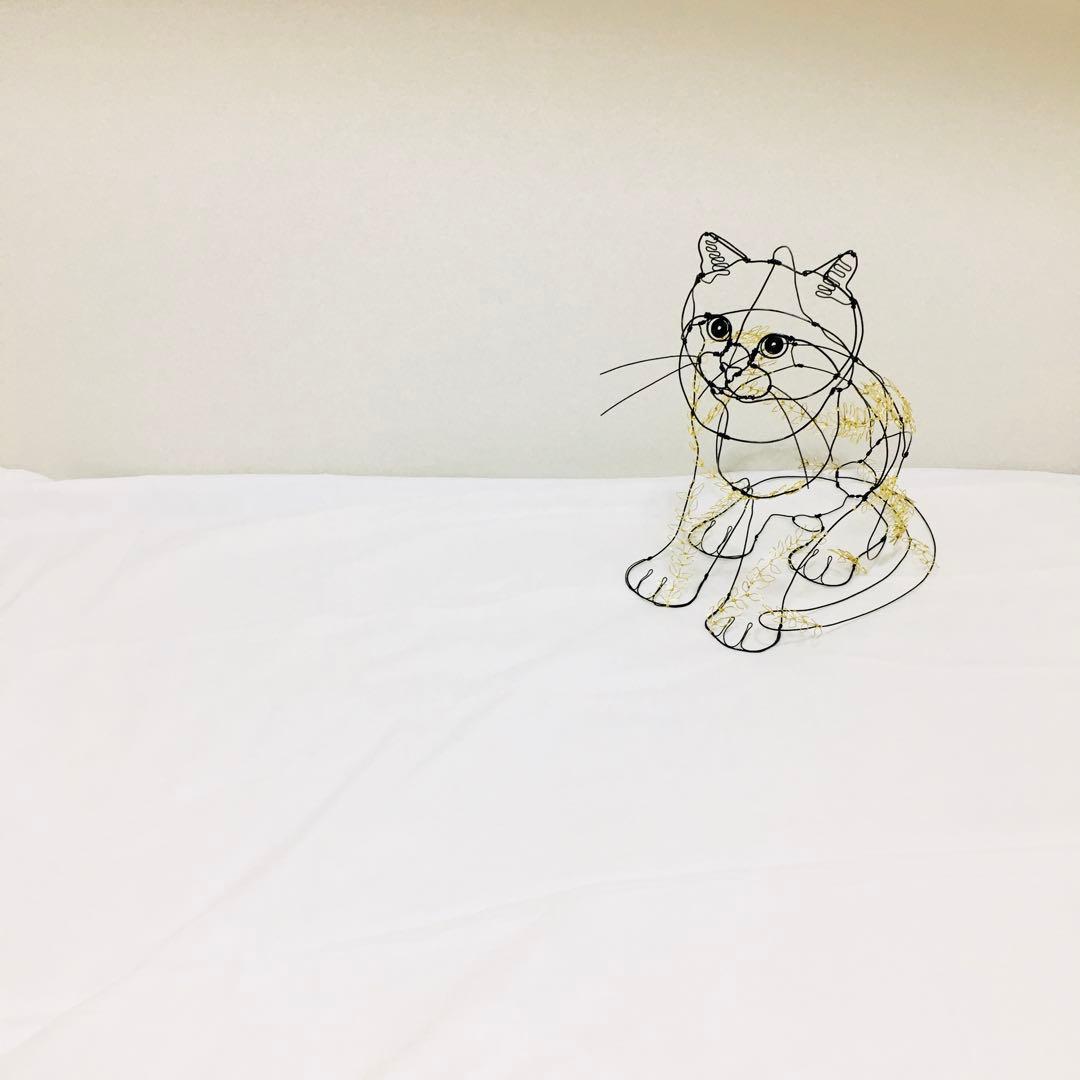 ワイヤーアート ワイヤーオブジェ　真鍮葉っぱのねこ