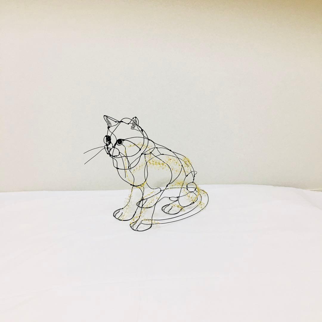 ワイヤーアート ワイヤーオブジェ　真鍮葉っぱのねこ