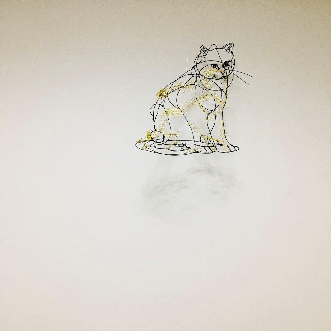 ワイヤーアート ワイヤーオブジェ　真鍮葉っぱのねこ