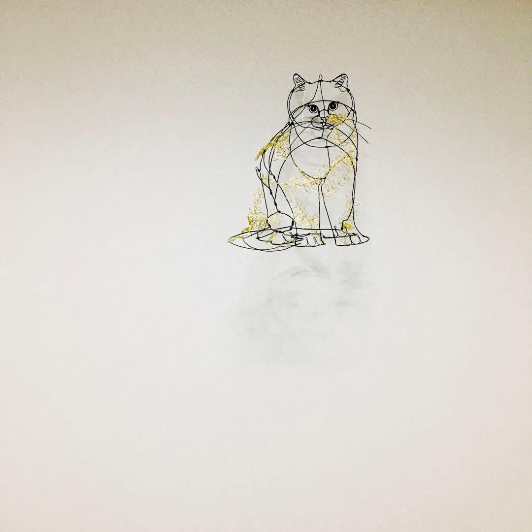 ワイヤーアート ワイヤーオブジェ　真鍮葉っぱのねこ