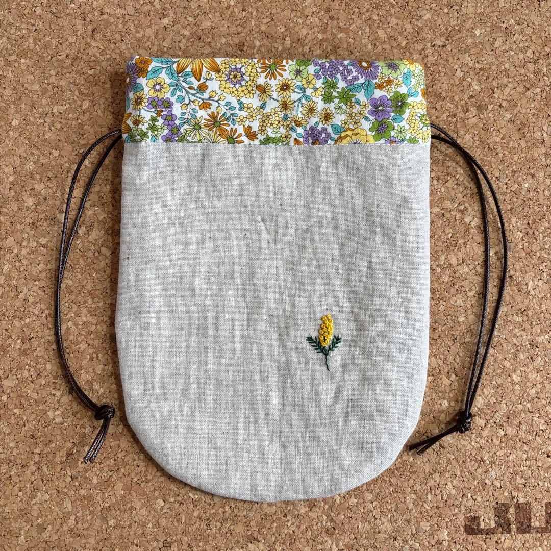 ミモザ花束　刺繍入　 しずく型巾着ポーチ　 ハンドメイド