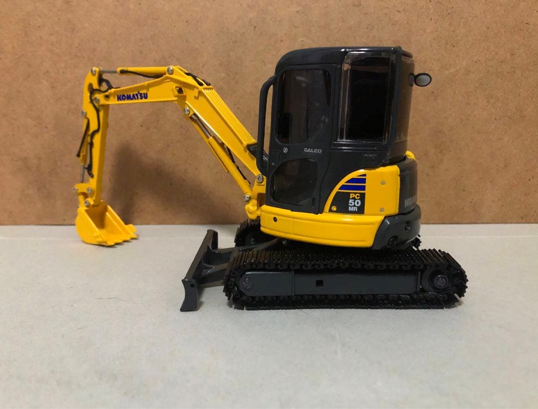 コマツ PC50MR-2 1/32ミニショベルミニチュア