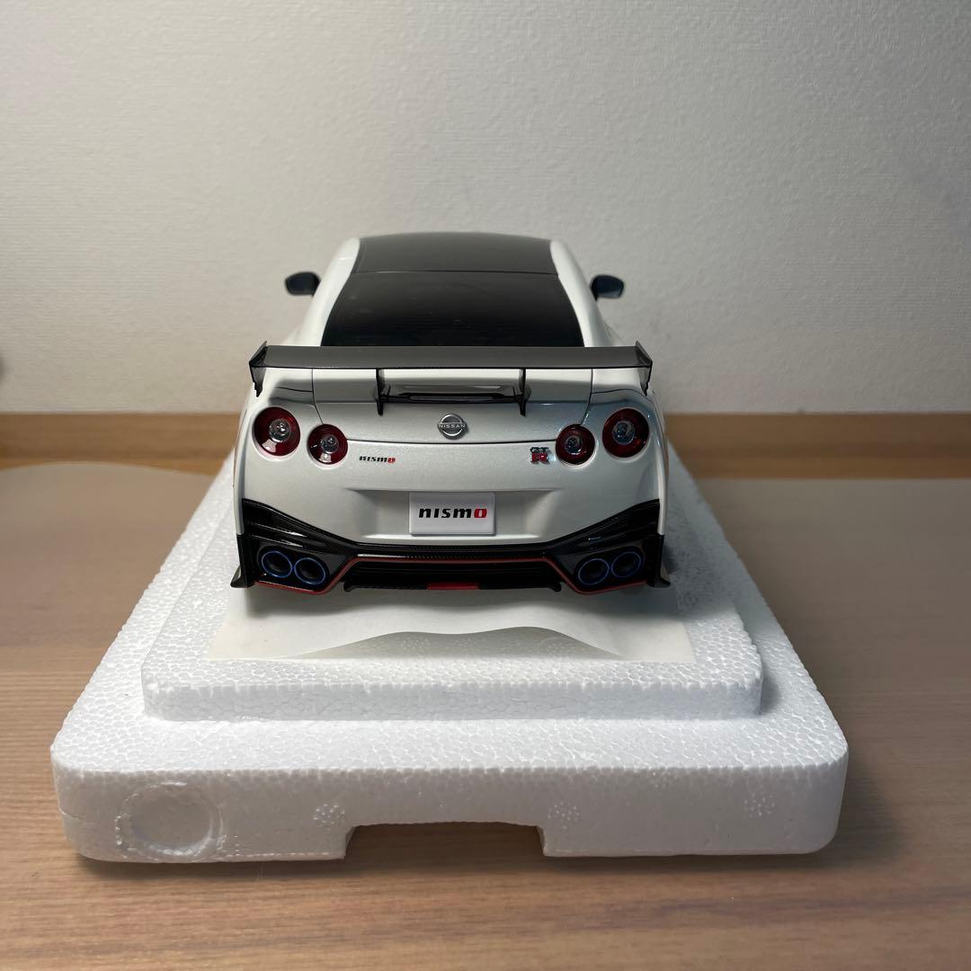 オートアートNissan GT-R nismo 1/18 ミニカー ホワイト