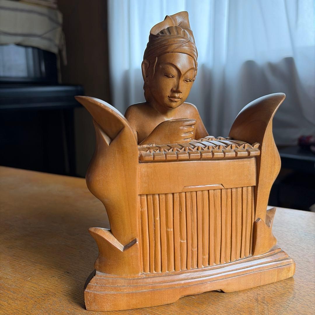 インドネシアの木像