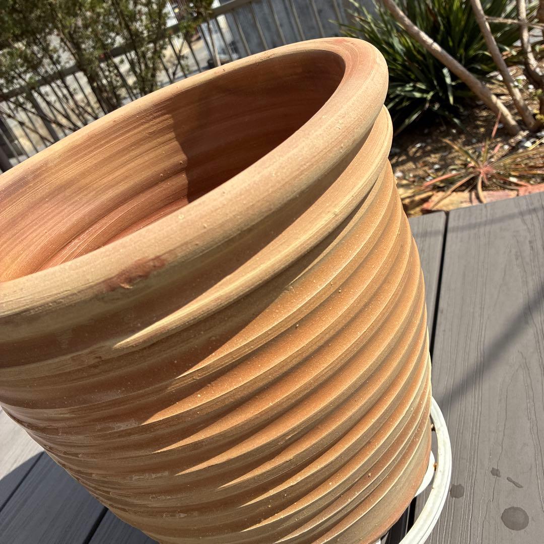 テラコッタ製ストライプ 大型植木鉢
