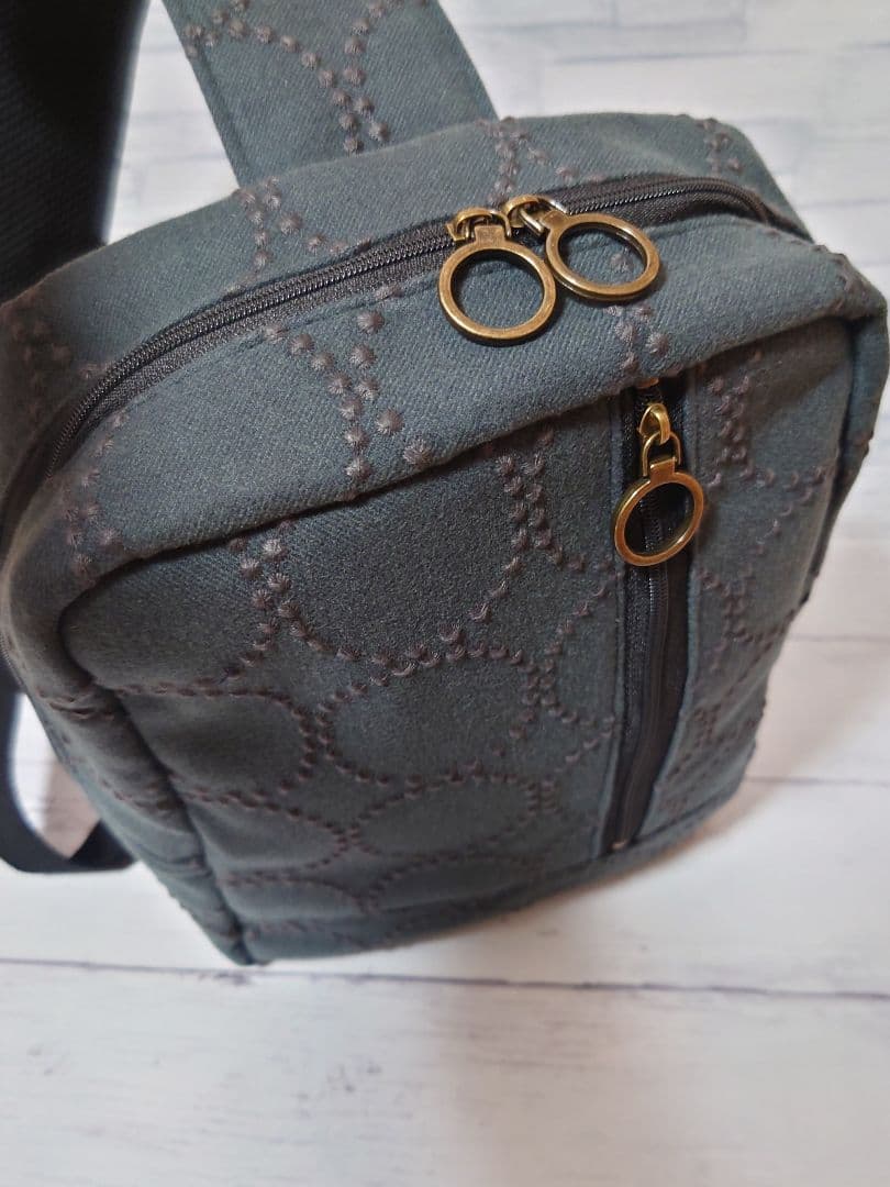 ダークグリーン　ミナペルホネン　dopタンバリン　ボディバッグ