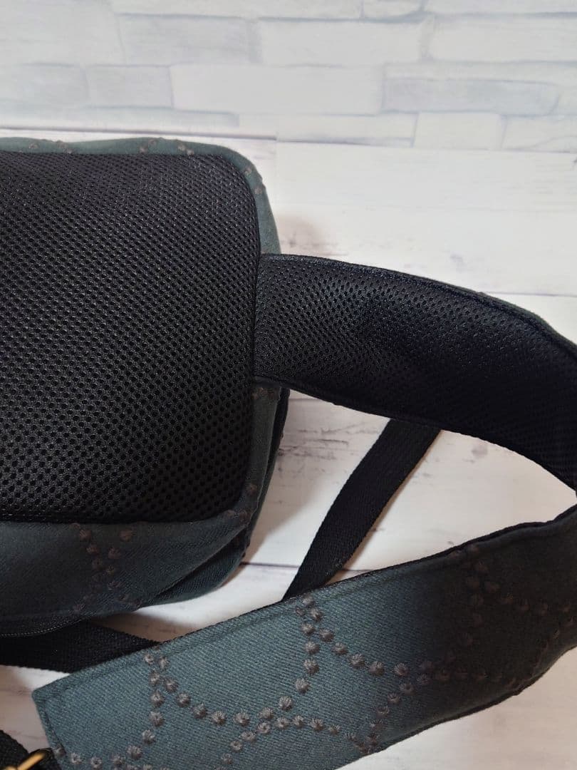 ダークグリーン　ミナペルホネン　dopタンバリン　ボディバッグ