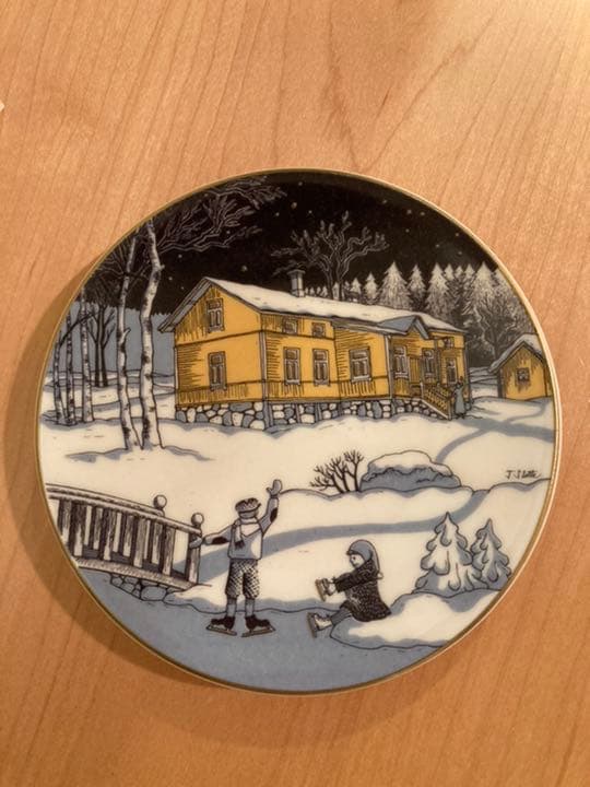 アラビア　　冬黄色い家　プレート