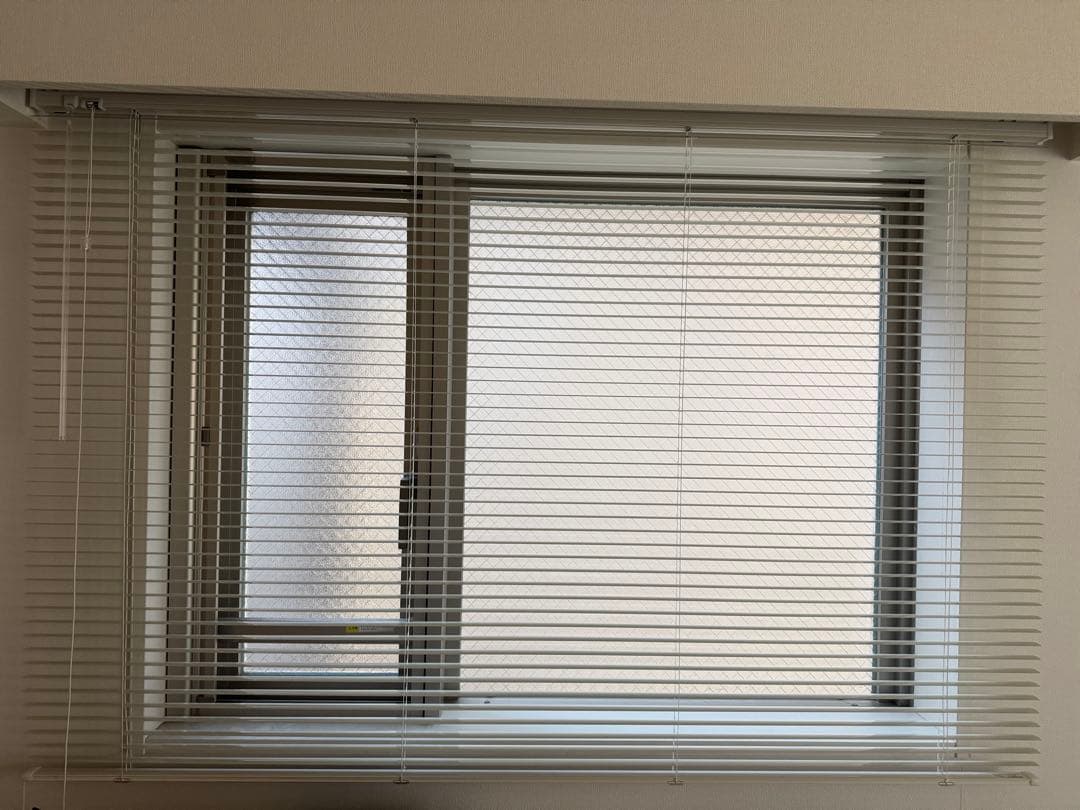 アイボリー　ブラインド 調光機能付き