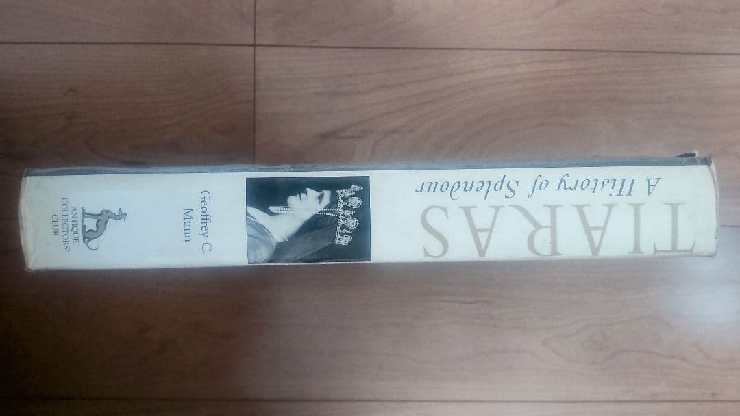 書 TIARAS: A History of Splendour