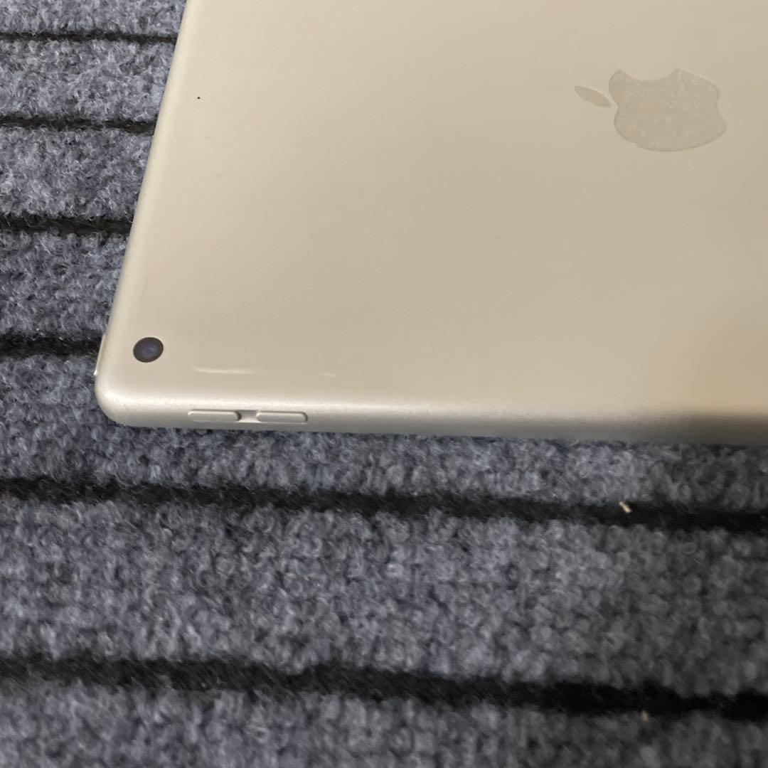 12 iPad 8世代 32GB Wi-Fi シルバー