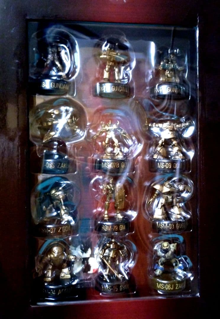ガンダム限定✨新品ミニフィギュアボトルキャップ シャアセレクション 　マガジン