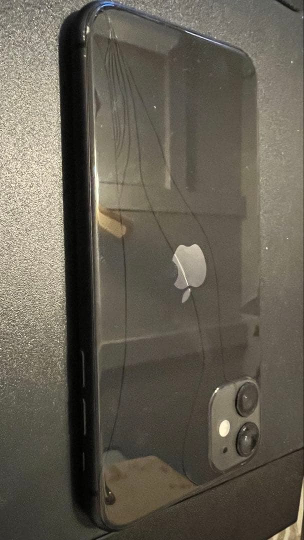 iPhone11 128Gb 背面軽い割れ