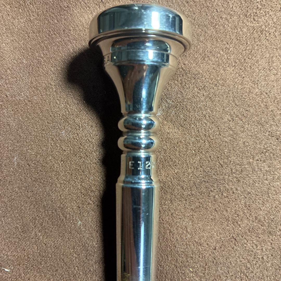 E12 トランペットマウスピース ケース付き