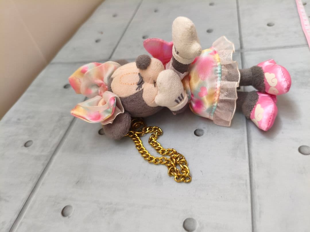 6/3/28　ミニー　ディズニーストア　ぬいぐるみストラップ　レインボー