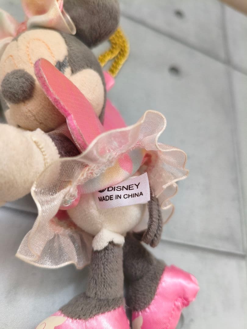 6/3/28　ミニー　ディズニーストア　ぬいぐるみストラップ　レインボー