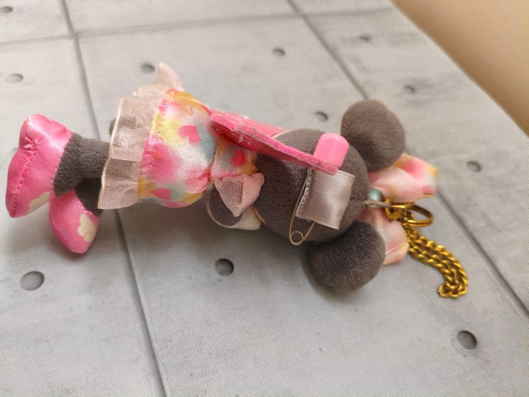 6/3/28　ミニー　ディズニーストア　ぬいぐるみストラップ　レインボー