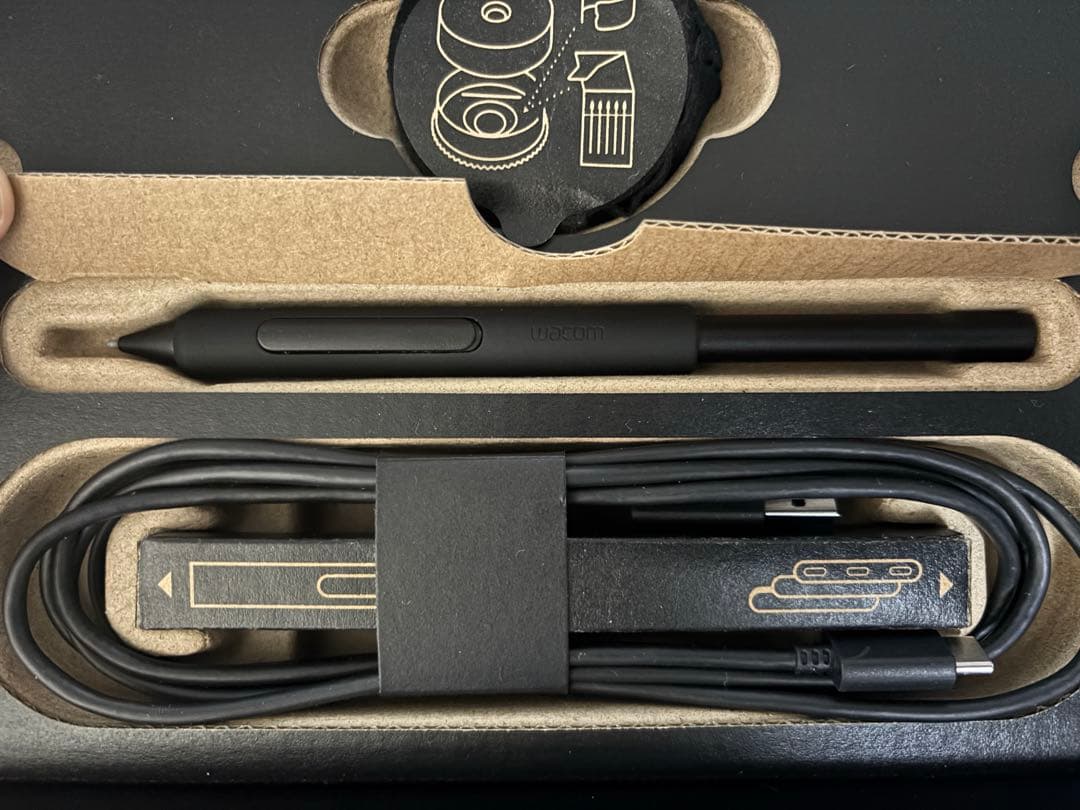 液タブ・ペンタブ wacom intuos pro medium 2025 (ptk670k0c)