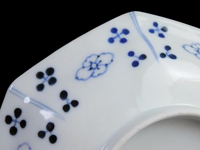 古伊万里　青海波に墨弾籠目紋　楼閣山水に花の図　八角皿２枚F205AS-fbud