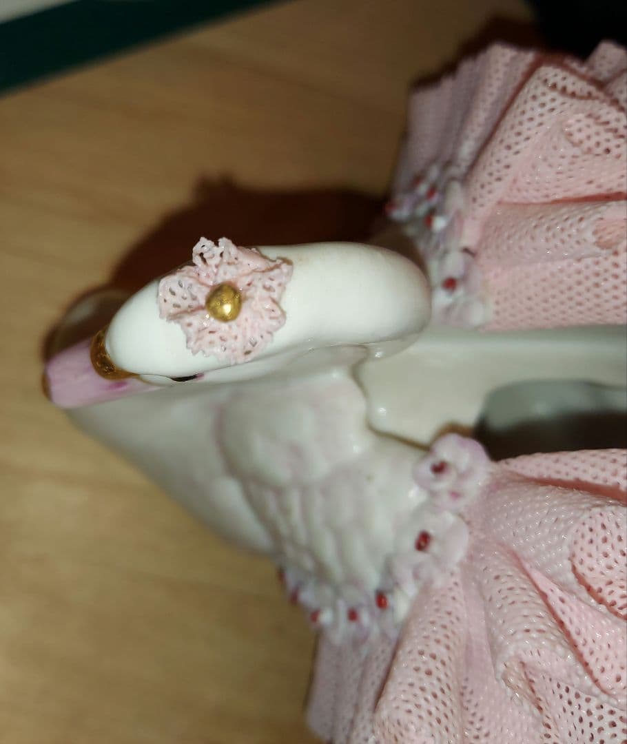 Irish Dresden Ireland　白鳥　レース　ピンク　置物