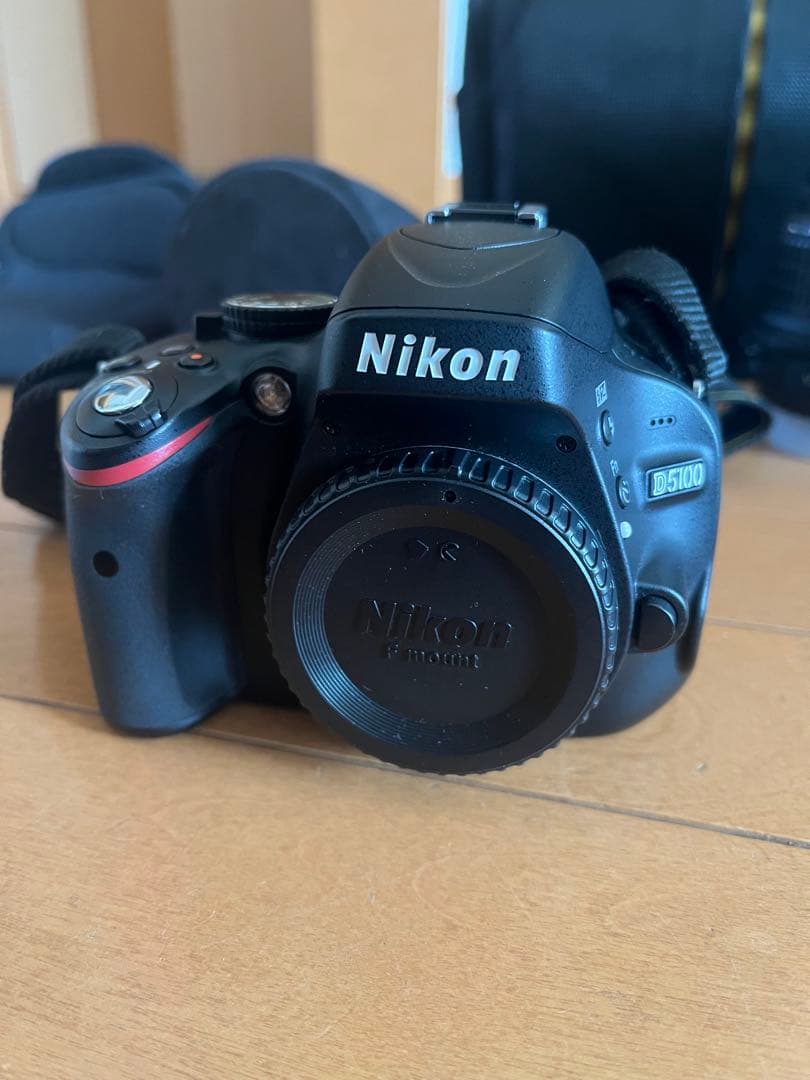 ショット数少：Nikon D5100 18-55/55-300VR Kit