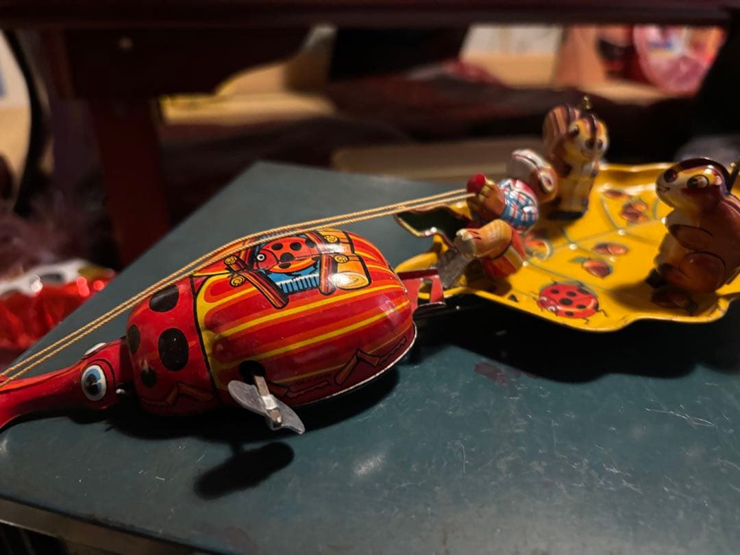 【ブリキ】カラフルなクワガタとお猿とリスのおもちゃ