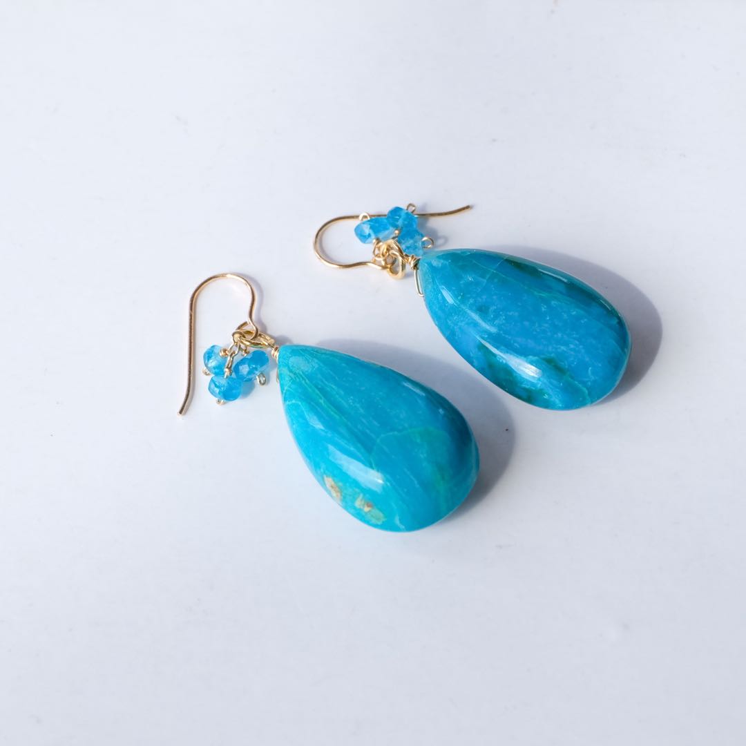 希少！オパリーナピアス・ネオンブルーアパタイトピアス/イヤリング