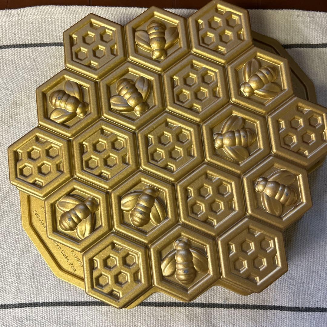 ノルディックウェア蜂の巣型金属製焼き型中古