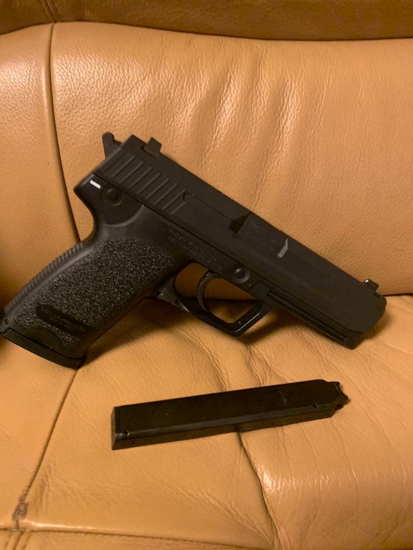 東京マルイ H&K USP 電動ガン　バッテリー、充電器付き